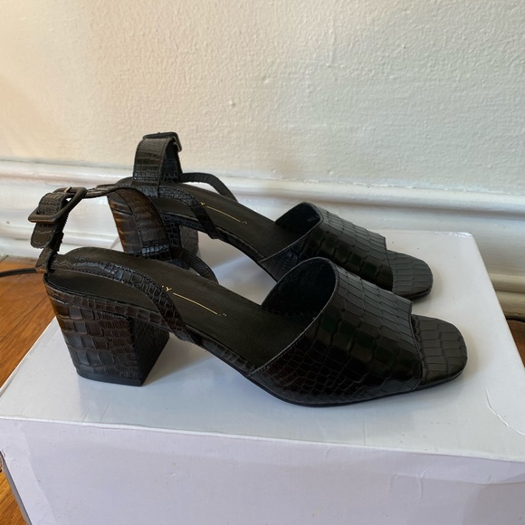 Intentionally Blank Vintage Inspired Leather Heel - Picture 12 of 12